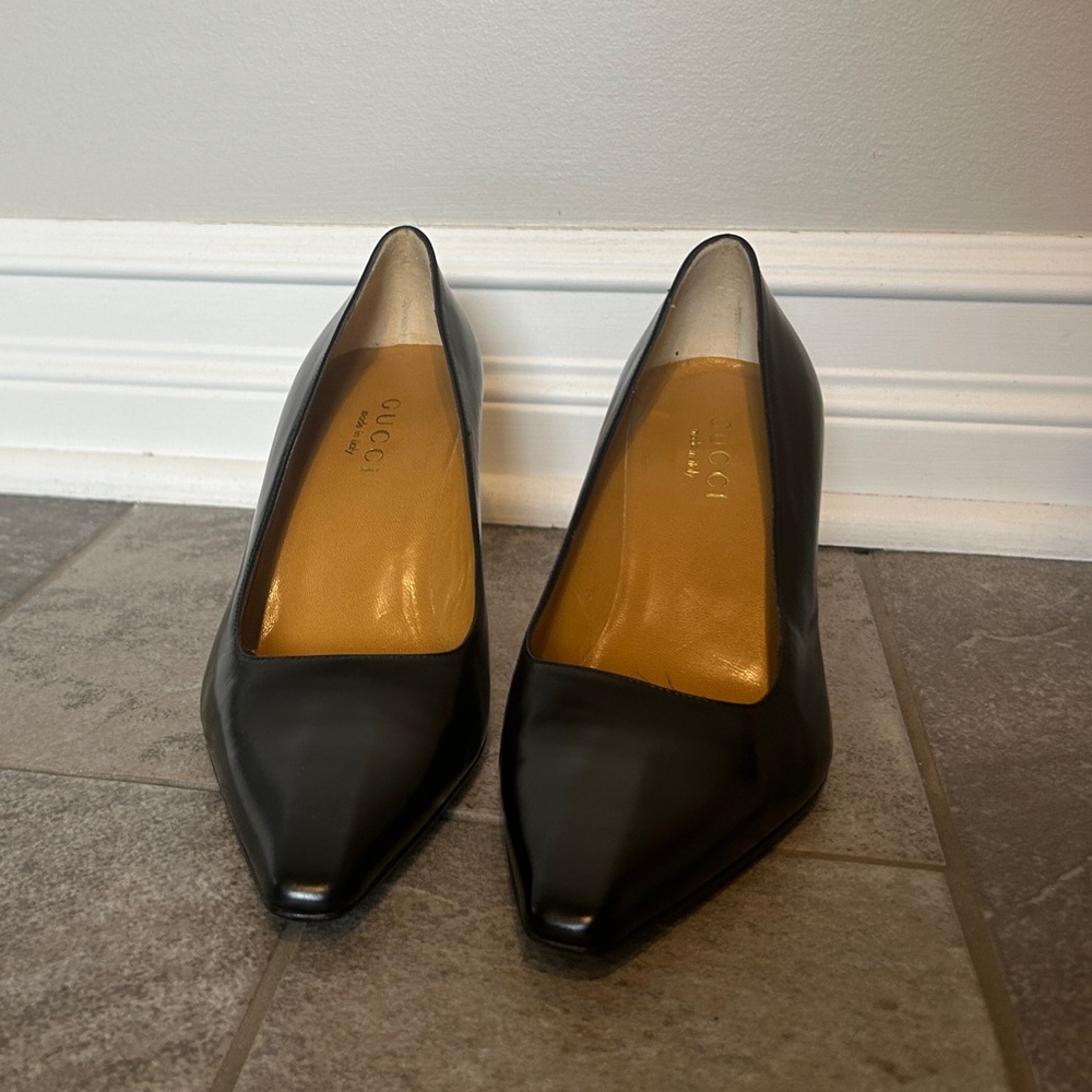 Gucci Black Leather Pumps